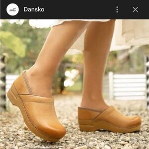 Dansko Honey Distressed Women's Clogs 38 Tan Camel 8/8.5